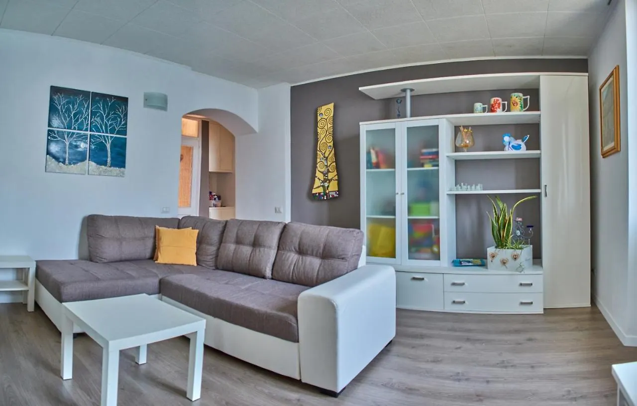 Apartment Appartamento La Terrazza Varenna Italy